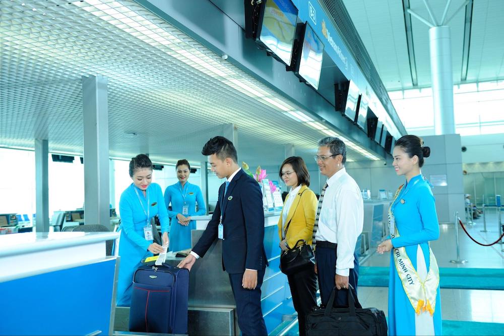 Hành khách nên đến sớm để check-in trước khi lên máy bay