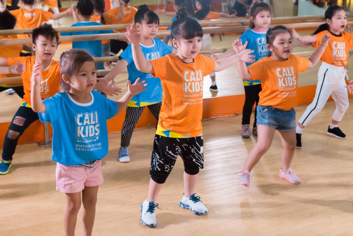 trung tâm dạy nhảy múa cho bé Trung tâm Calikids Academy
