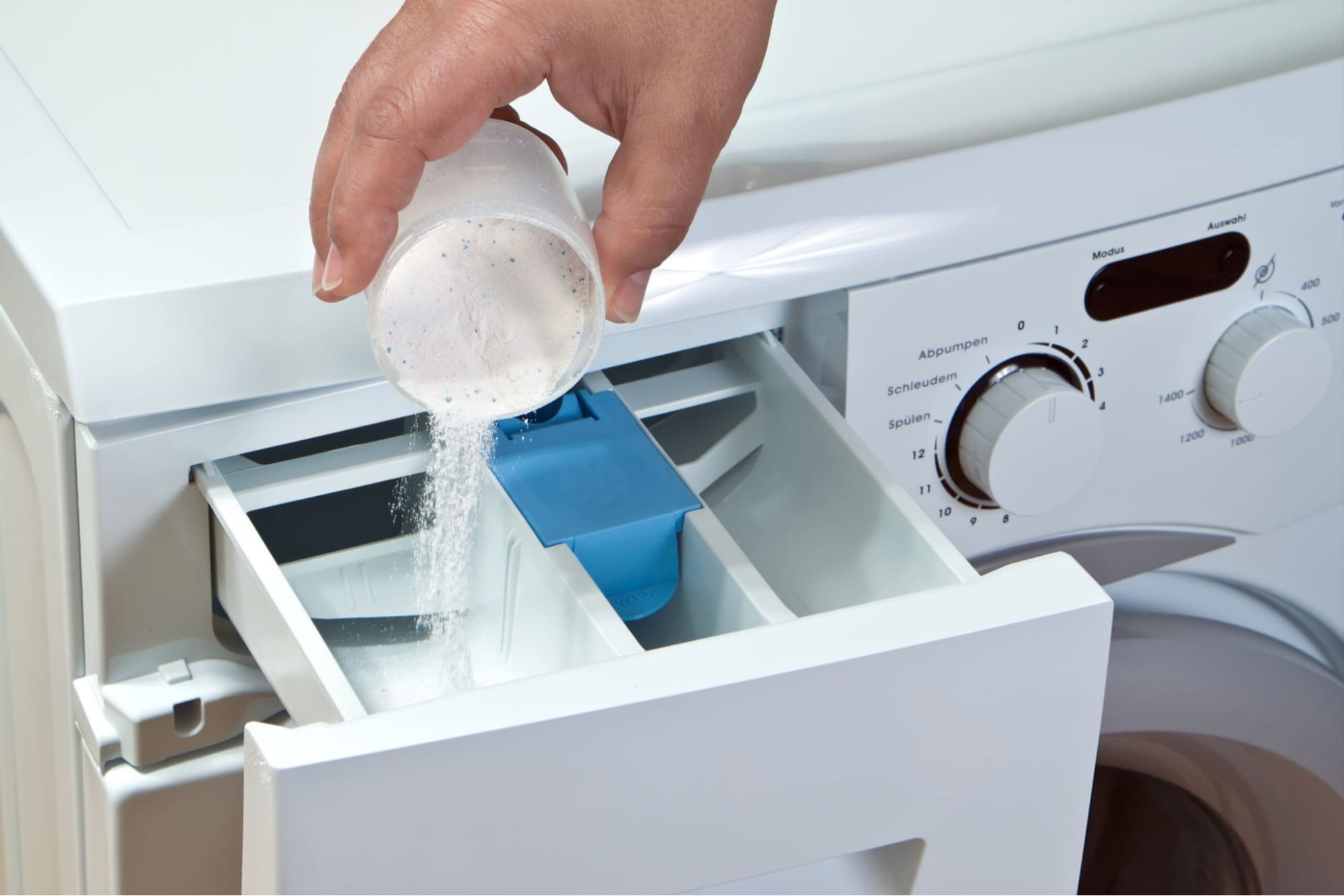 cách cho bột giặt vào máy giặt