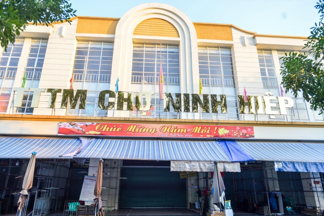 Khu chợ Sơn Long Phú Điền