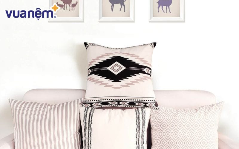 Lựa chọn gối vuông cần phải chú ý đến màu sắc