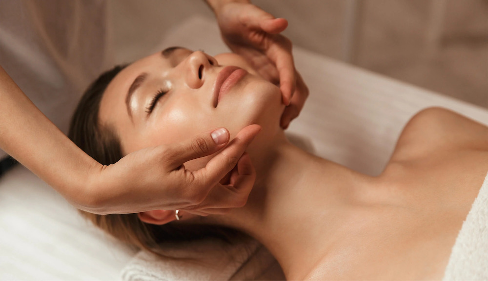 Massage giúp trị mặt lệch hiệu quả