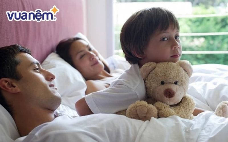 Trẻ 10 tuổi ngủ chung với ba mẹ có nhiều hệ lụy tiêu cực