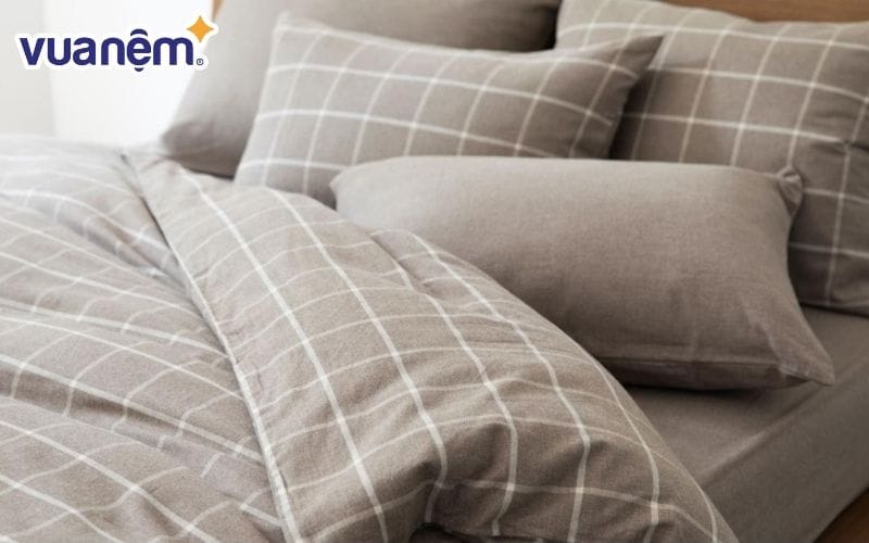 Tổng hợp những nguyên nhân phổ biến khiến cho vỏ gối dễ bị ẩm mốc