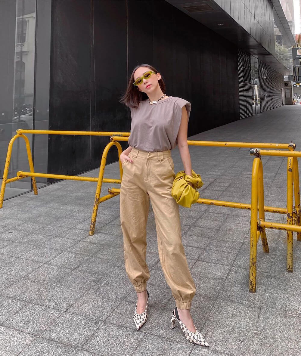 Áo thun basic là item bất di bất dịch trong bản phối street style hiện đại