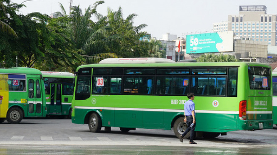 Bến xe buýt Sài Gòn Lê Lai rất đông đúc các tuyến bus