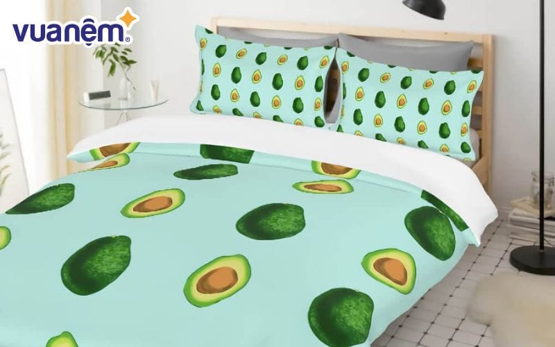 Một bộ chăn ga gối in hình quả bơ đơn giản cũng đủ giúp căn phòng giàu sức sống hơn