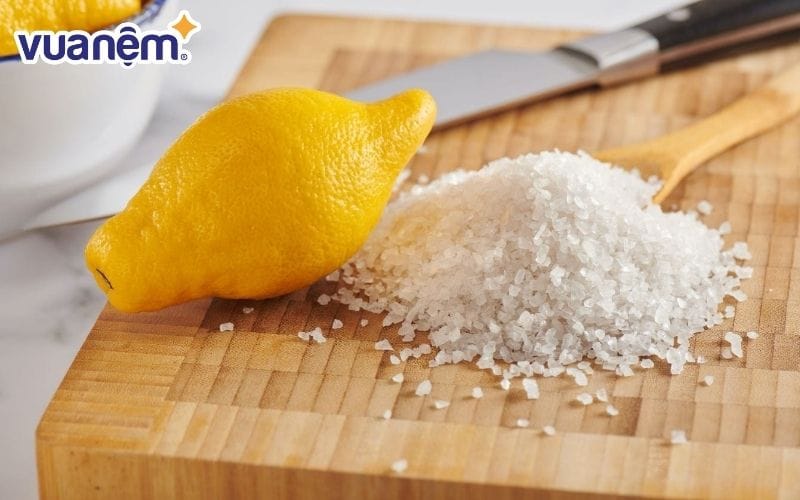 Chanh và muối là hai vật dụng có khả năng tẩy vỏ gối bị mốc nhanh chóng