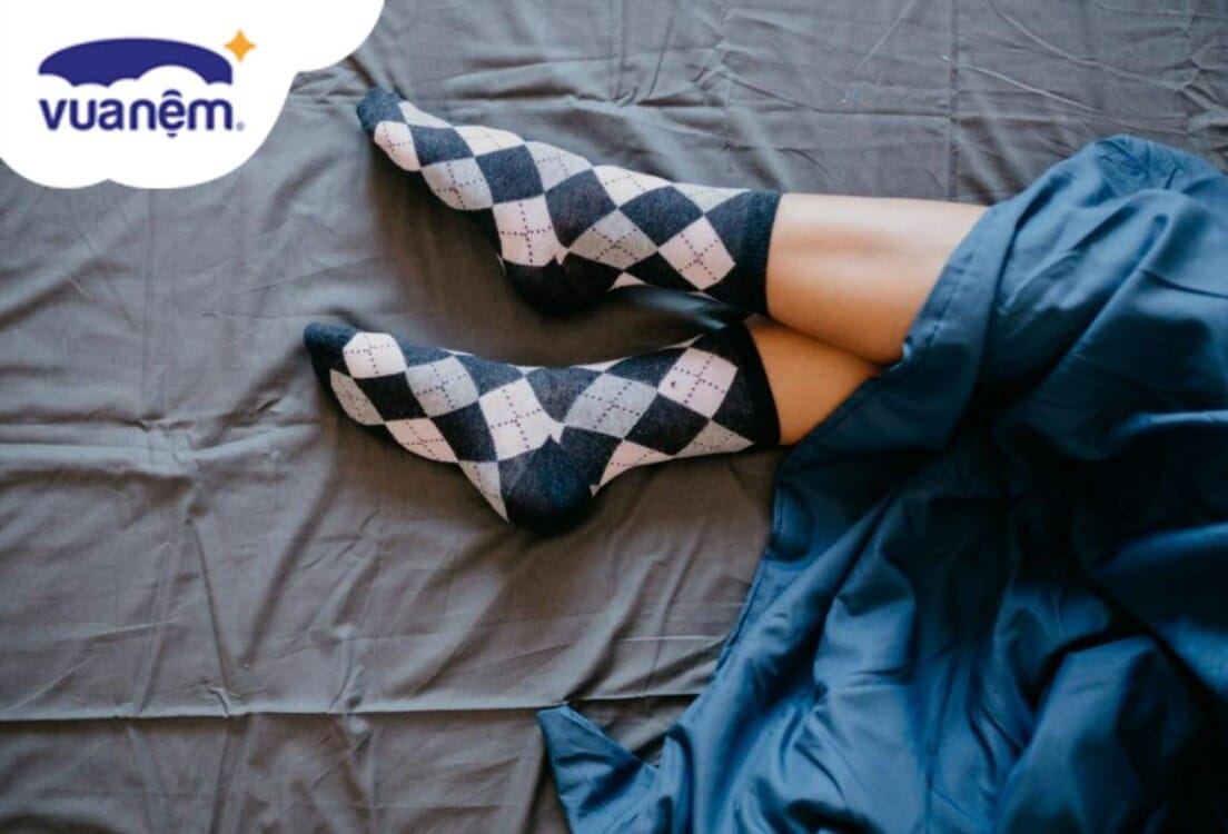 cách làm ấm chân khi ngủ