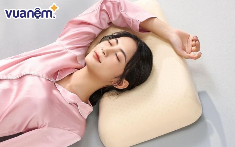 Hướng dẫn cách nằm gối cao su non cho người lớn