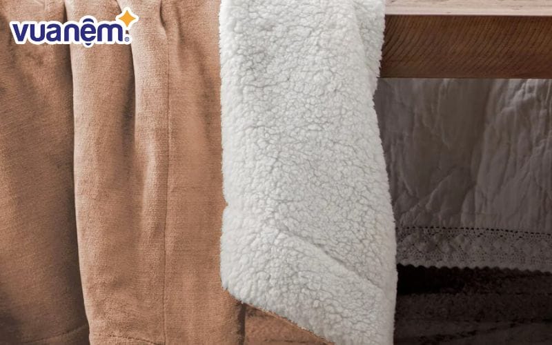 Chăn lông cừu Muji có mẫu mã sang trọng