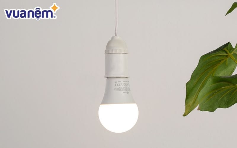 Đèn thông minh mô phỏng ánh sáng bình minh khi thức dậy