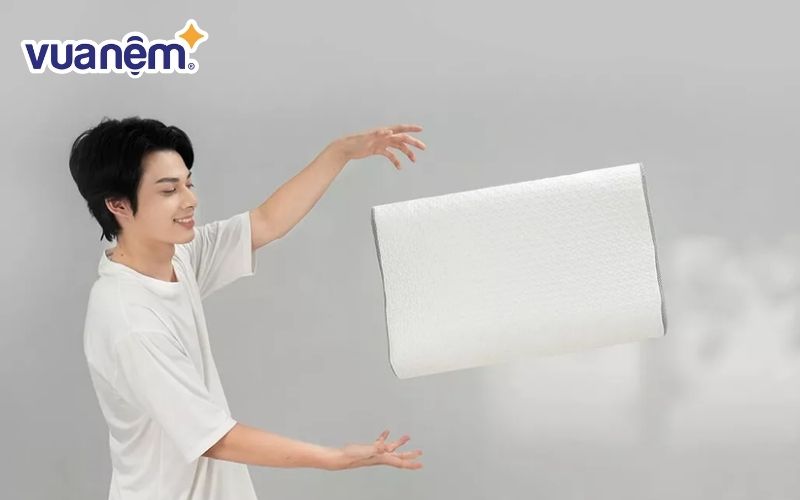 Gối cao su Gummi Contour Massage thiết kế thông minh khắc phục tình trạng ngủ ngáy