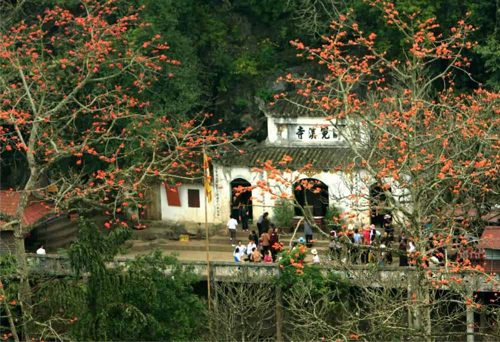 Chùa Hương - một trong những địa điểm du lịch nổi tiếng miền Bắc