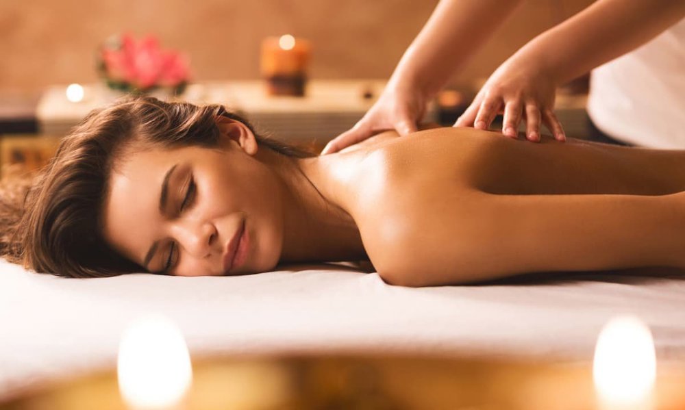 Massage là một trong những liệu pháp giúp ngủ ngon hơn