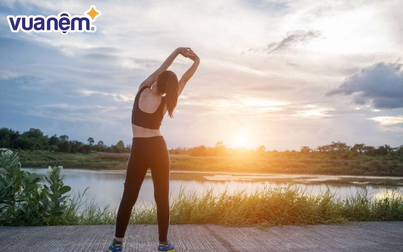 Tập thể dục nhẹ nhàng mỗi ngày giúp giảm cảm giác buồn ngủ