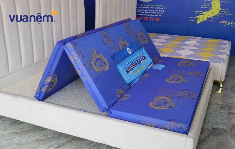 Nệm PE là sản phẩm phổ biến được làm từ hạt nhựa nhân tạo nén thành từng mảng