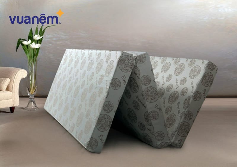 Nệm PE có thiết kế tiện lợi và giá thành thấp phù hợp với gia đình có thu nhập trung bình