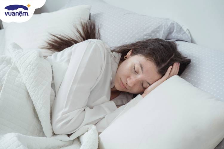 nên ngủ với bao nhiêu chiếc gối