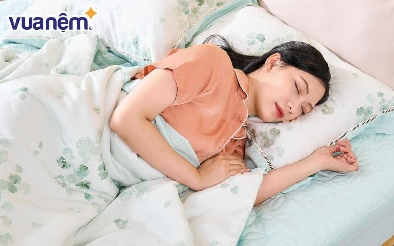 Khi bố trí giường ngủ, người xưa thường khuyên đặt giường lệch sang bên trái hoặc bên phải cửa