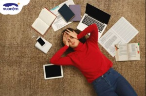Báo động thực trạng mất ngủ ở người trẻ tuổi: Nguyên nhân & hiểm họa