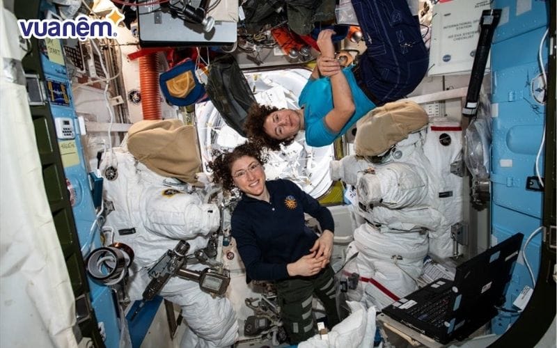 Những thách thức về giấc ngủ khi sống ngoài không gian