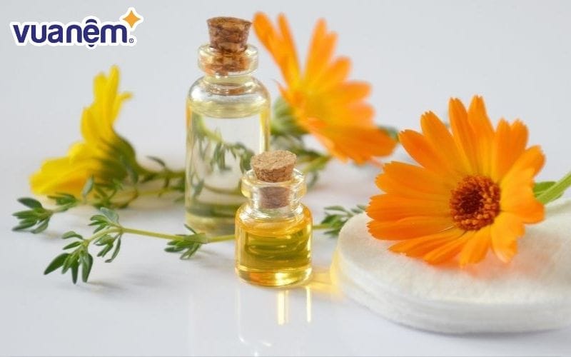 Tinh dầu luôn được xếp vào top những biện pháp chữa mất ngủ tự nhiên hiệu quả.