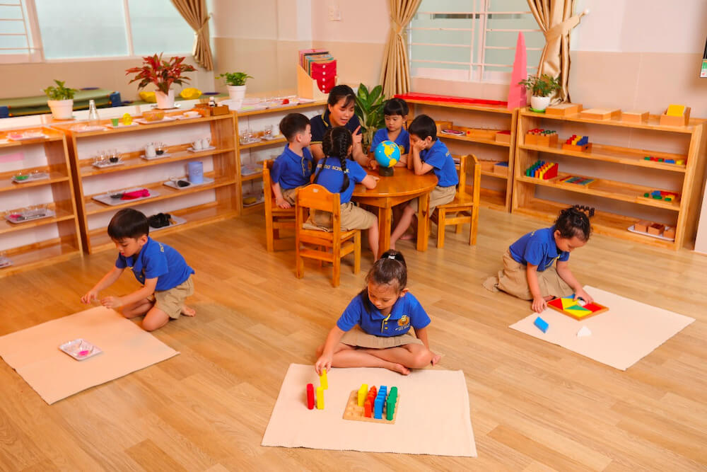 Trường Mầm non Tuệ Đức áp dụng chương trình Montessori trực quan, sinh động cho bé