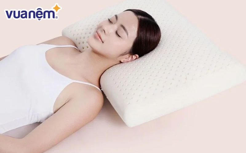 Nằm thẳng người là tư thế ngủ chữa gù lưng mà nhiều người áp dụng nhiều nhất hiện nay