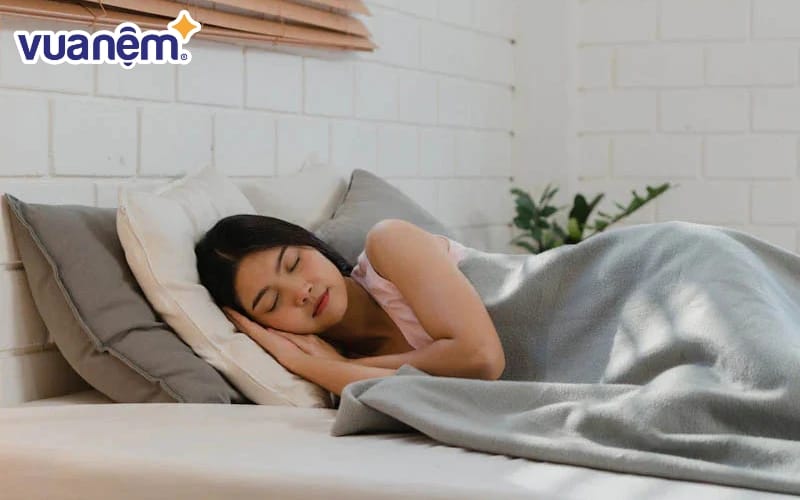 Ngủ ngáy liên quan mật thiết đến rối loạn tuần hoàn và áp lực lên tim, làm tăng khả năng mắc các bệnh lý nguy hiểm