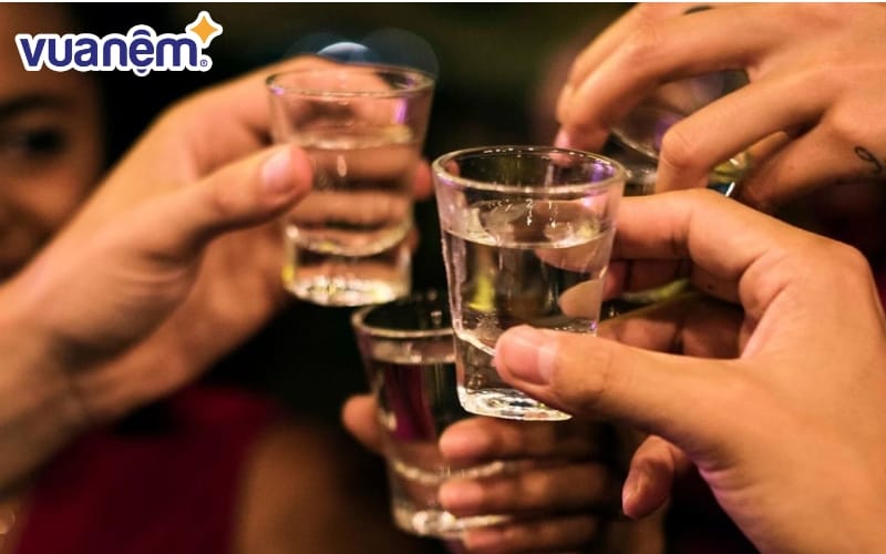 Rượu sẽ kích thích cổ họng gây ra tiếng ngáy