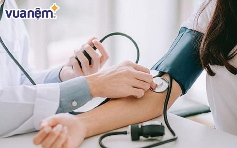 Ăn quá nhiều muối bị mất ngủ do ảnh hưởng từ tình trạng huyết áp cao