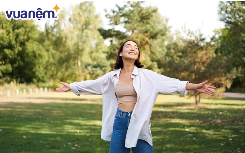 Ngủ ngon và đủ giấc sẽ giúp chúng ta loại bỏ mệt mỏi, mang đến một tinh thần sảng khoái 