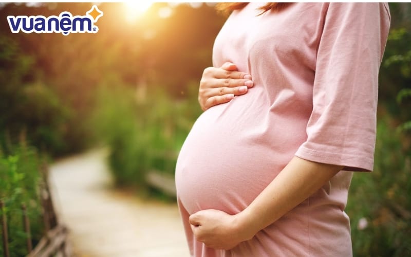 Phụ nữ mang thai và đang cho con bú không nên ngủ quá ít vì ảnh hưởng đến sức khoẻ mẹ và bé