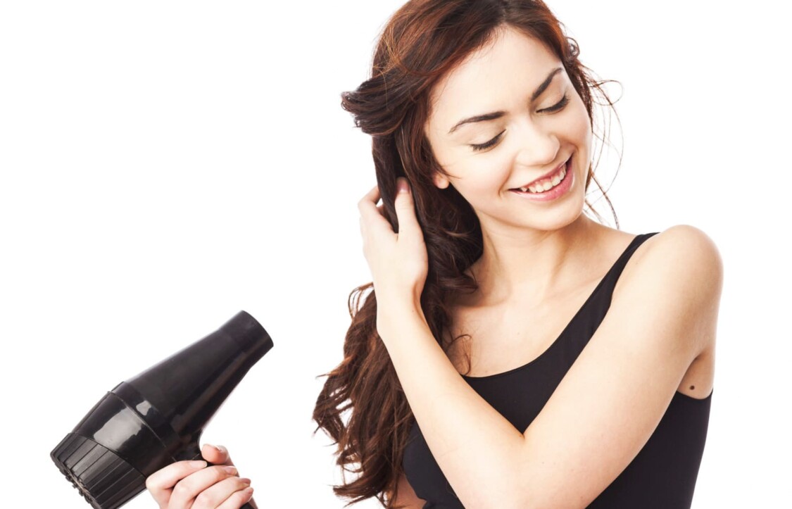 Cách sấy tóc giúp tóc chắc khỏe