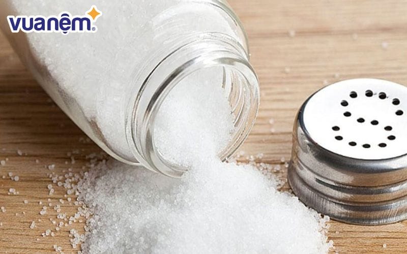 Đặt gạo, muối dưới gầm giường để cầu tài lộc