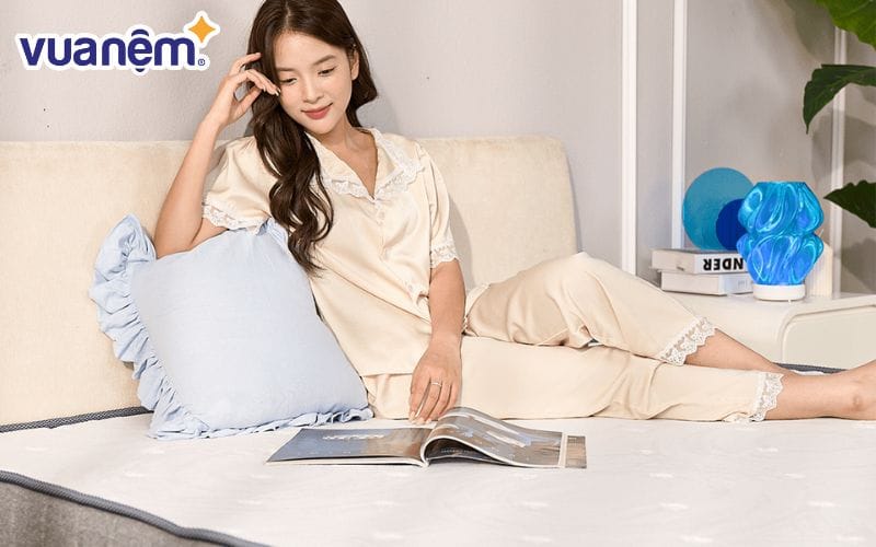 1 chiếc nệm và gối êm ái từ Vua Nệm giúp bạn có giấc ngủ ngon