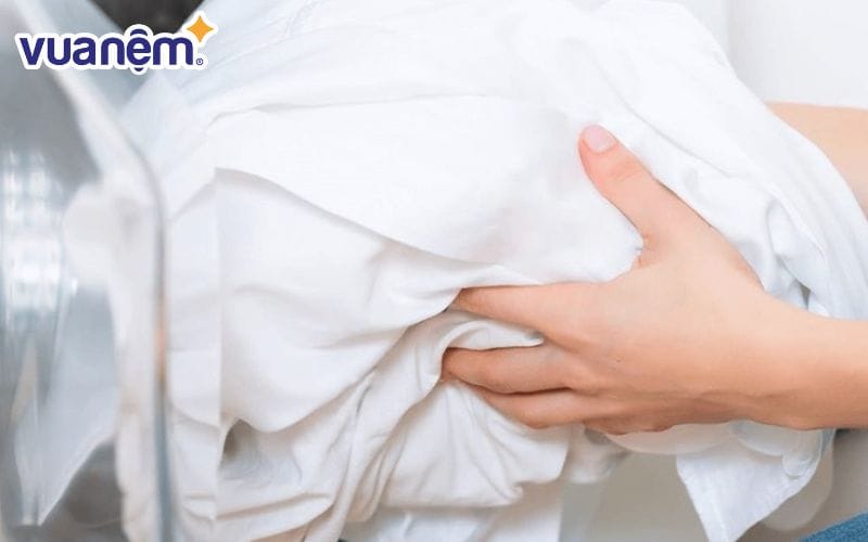 Bạn cần làm khô tấm bảo vệ nệm trước khi sử dụng