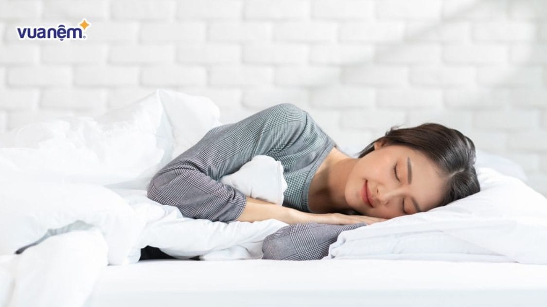 Ngủ 4 tiếng một ngày có sao không