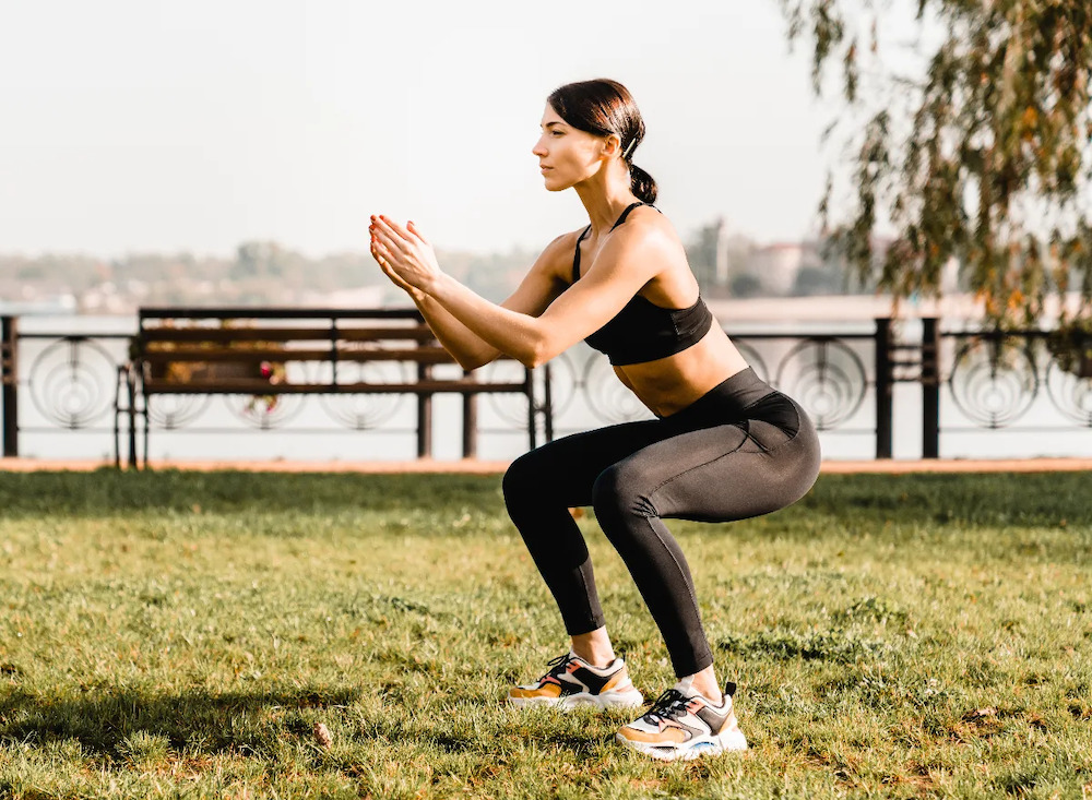 Squats hỗ trợ giảm mỡ chân cực kỳ hiệu quả