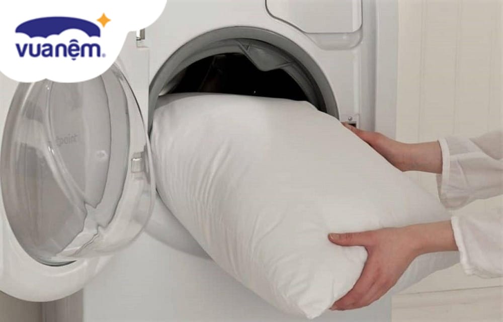 cách giặt ruột gối polyester