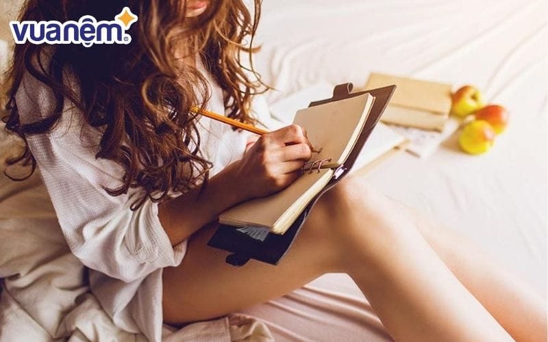 Ghi lại giấc mơ tối hôm trước ngay khi thức dậy