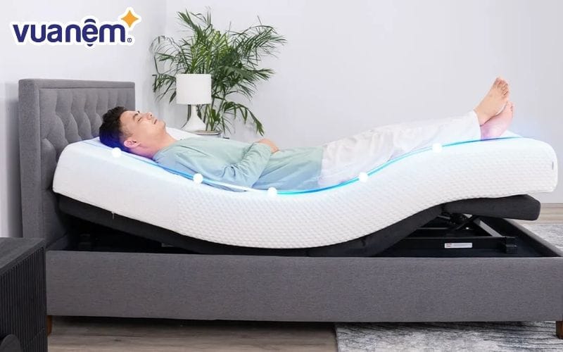 Giường điều khiển thông minh trang bị thêm lumbar support hỗ trợ vùng thắt lưng, làm giảm đau nhức hiệu quả
