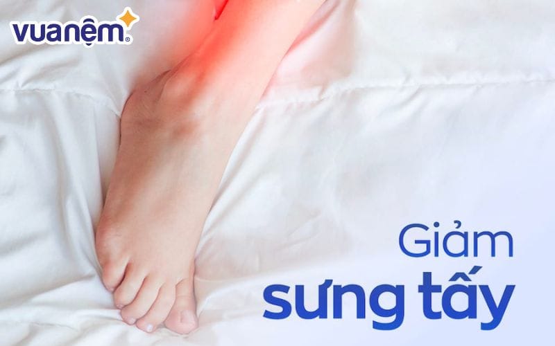 Động tác nâng chân lên cao sẽ giảm bớt tình trạng sưng tấy và phù nề