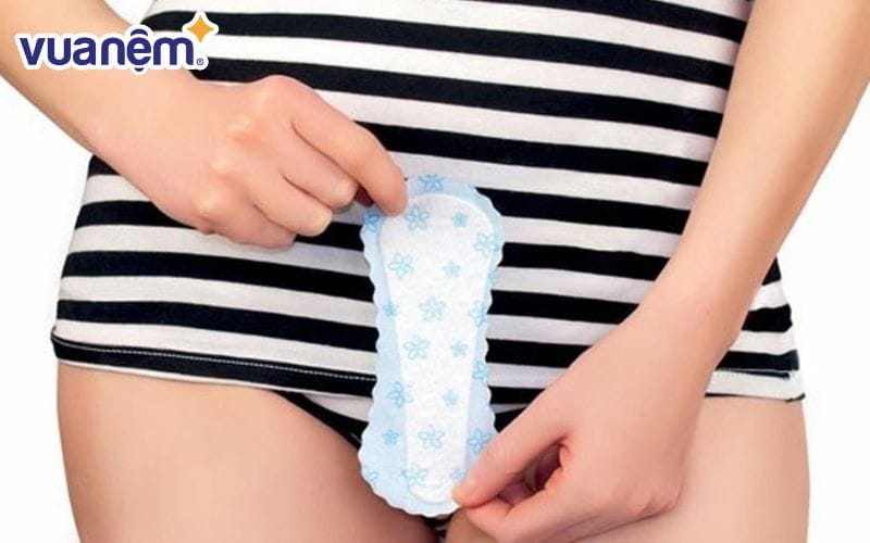 Băng vệ sinh có kích thước phù hợp là mẹo ngủ không tràn băng đầu tiên hiệu quả