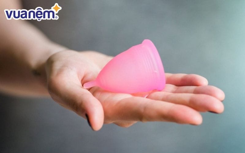 Cốc nguyệt san là mẹo ngủ không tràn băng được nhiều chị em lựa chọn