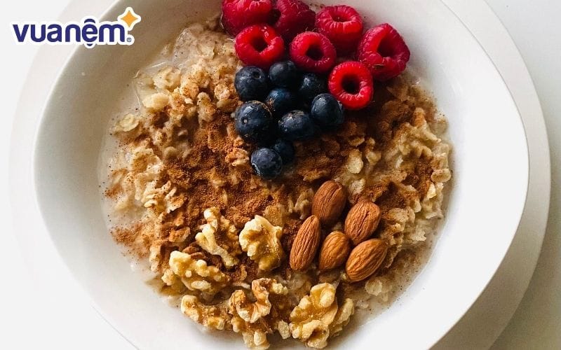 Ăn ngũ cốc trước giờ đi ngủ có thể gây ợ nóng, khó tiêu và đầy hơi