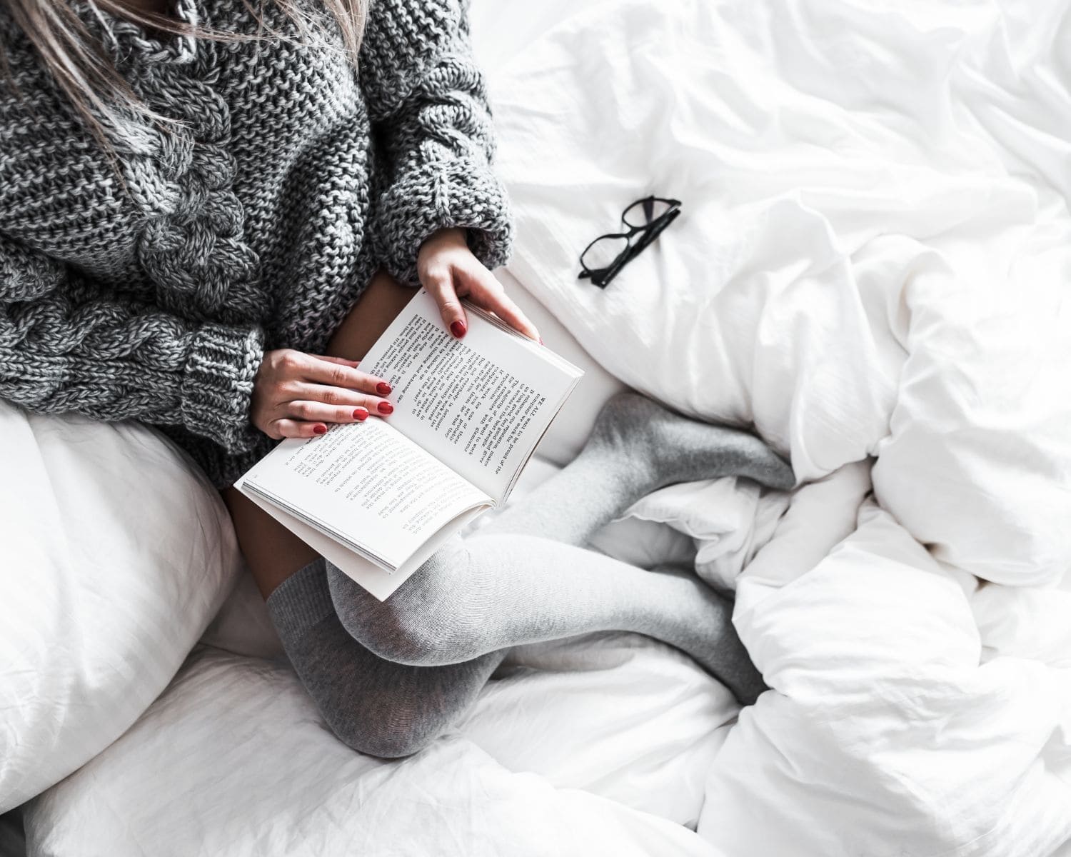 những cách đọc sách ở trên giường