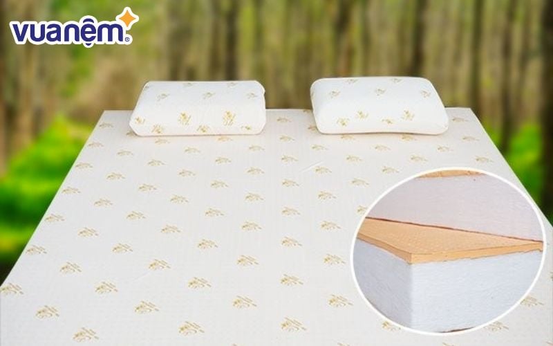 Nệm bông ép Đồng Phú có lớp cao su phía trên nên độ đàn hồi tốt
