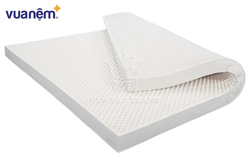 Nệm cao su Vạn Thành và cao su Thắng Lợi đều có chính sách bảo hành khá lâu dài